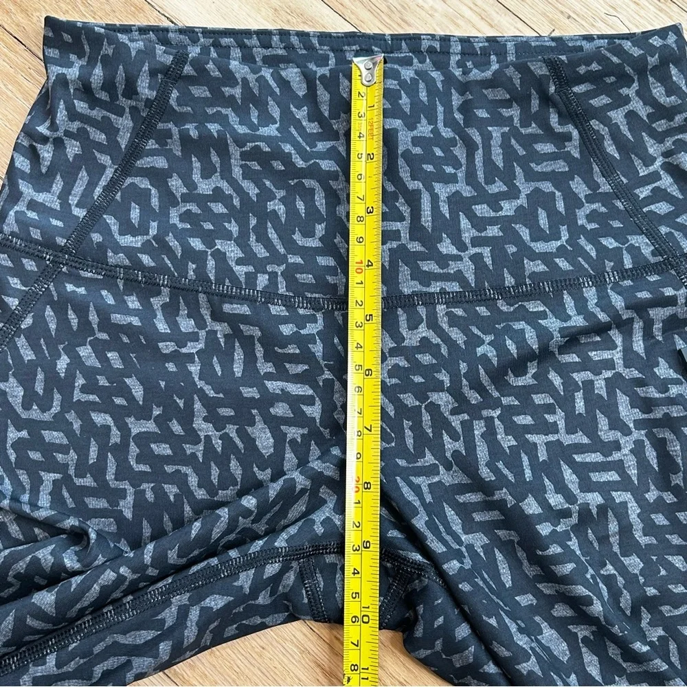 Lululemon leggings size 4 23” limited edition black grey women’s‎ workout